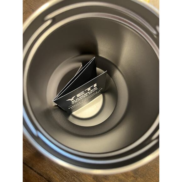 YETI Rambler 30oz Alpine Yellow Limited Edition w/Stronghold Lid - Picture 4 of 6